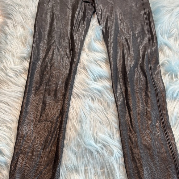 Spanx Faux Leather Pebbled High Waisted Black Leggings sz S - Picture 6 of 10
